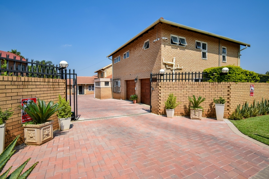 To Let 5 Bedroom Property for Rent in Garsfontein Gauteng