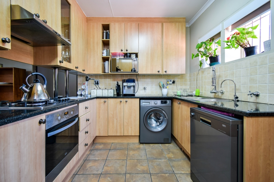 To Let 5 Bedroom Property for Rent in Garsfontein Gauteng