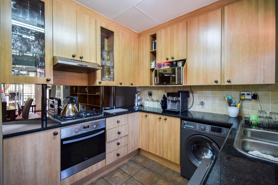 To Let 5 Bedroom Property for Rent in Garsfontein Gauteng