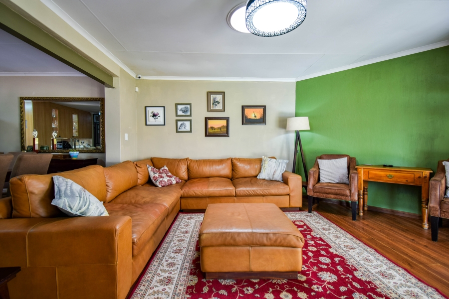 To Let 5 Bedroom Property for Rent in Garsfontein Gauteng