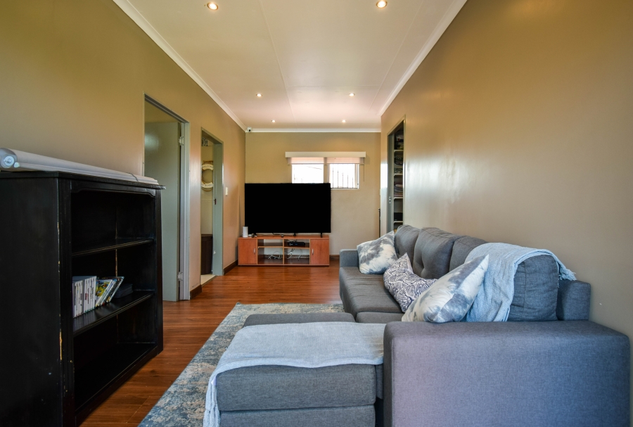 To Let 5 Bedroom Property for Rent in Garsfontein Gauteng