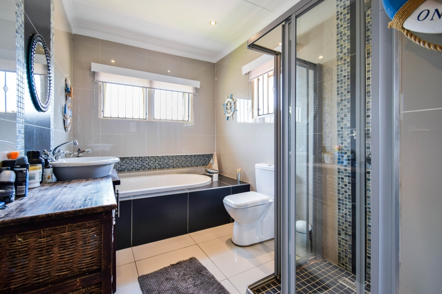 To Let 5 Bedroom Property for Rent in Garsfontein Gauteng