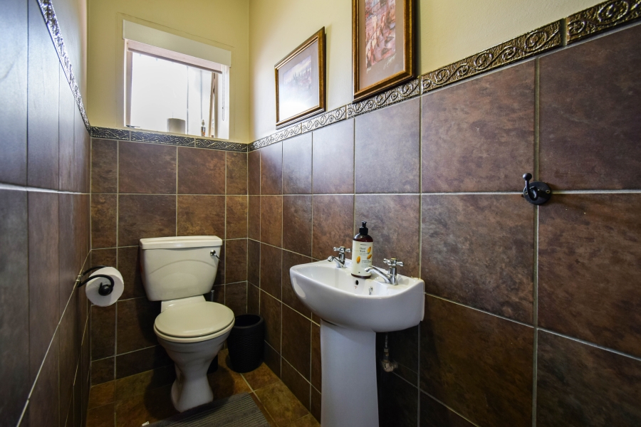 To Let 5 Bedroom Property for Rent in Garsfontein Gauteng