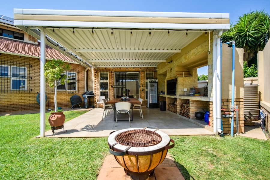 To Let 5 Bedroom Property for Rent in Garsfontein Gauteng