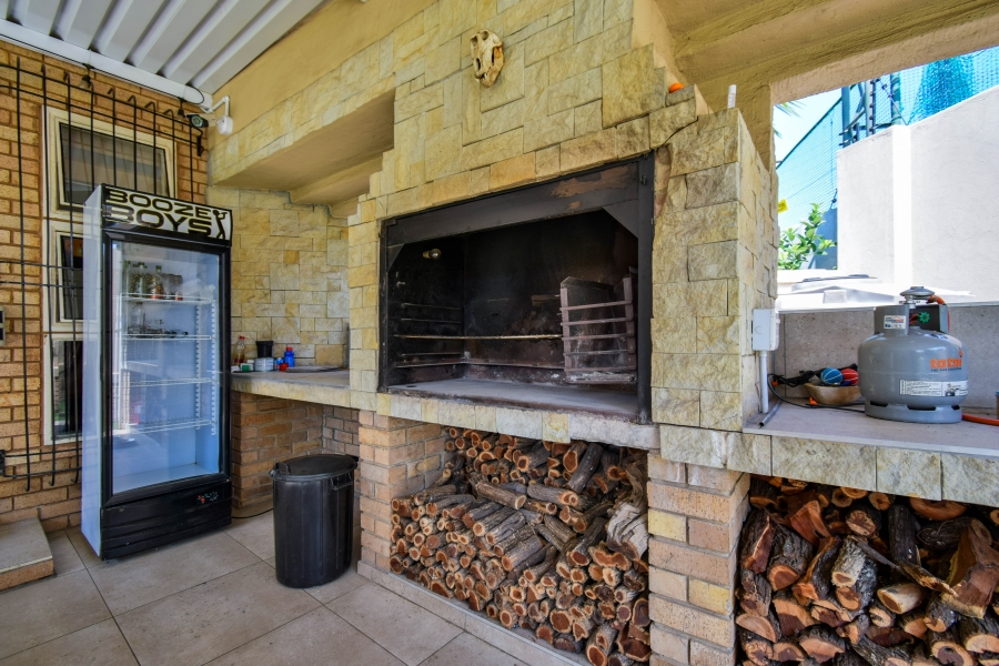 To Let 5 Bedroom Property for Rent in Garsfontein Gauteng