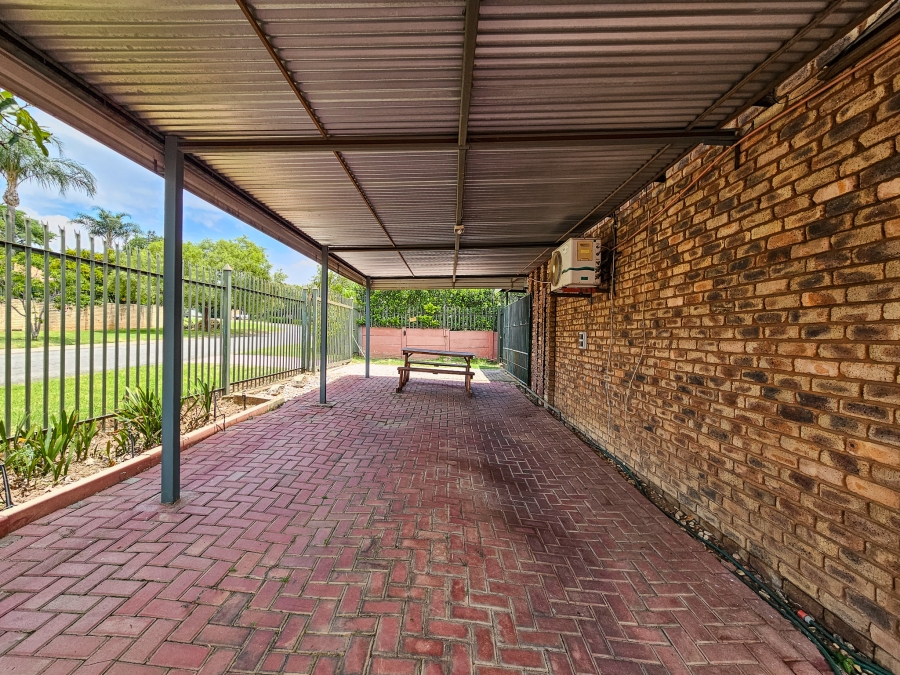 3 Bedroom Property for Sale in Garsfontein Gauteng