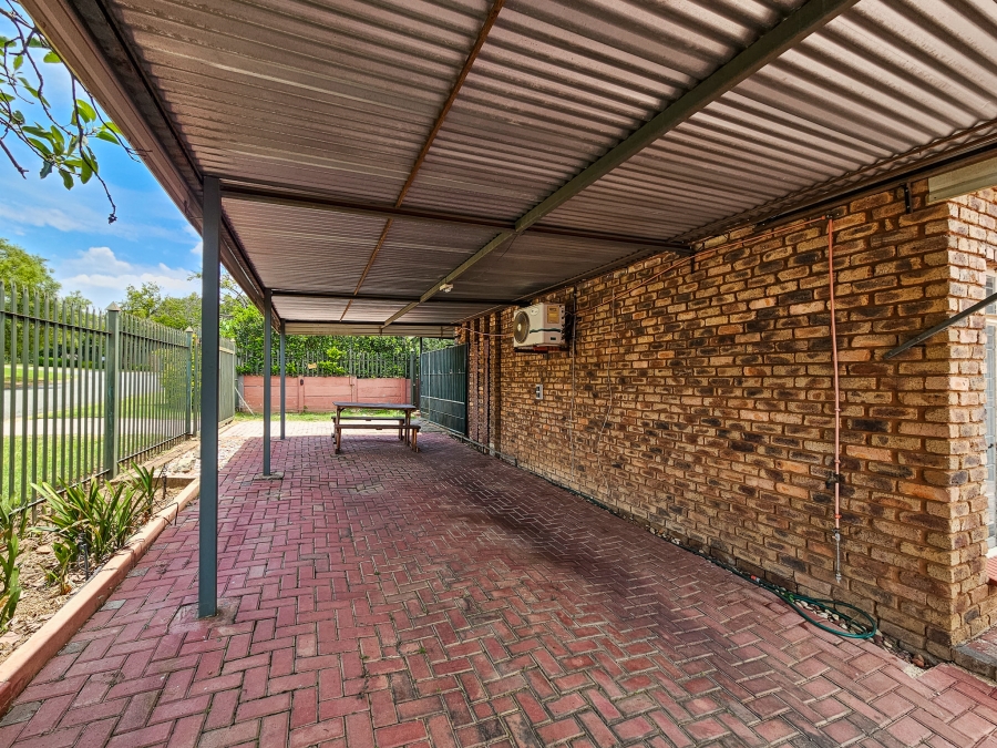 3 Bedroom Property for Sale in Garsfontein Gauteng