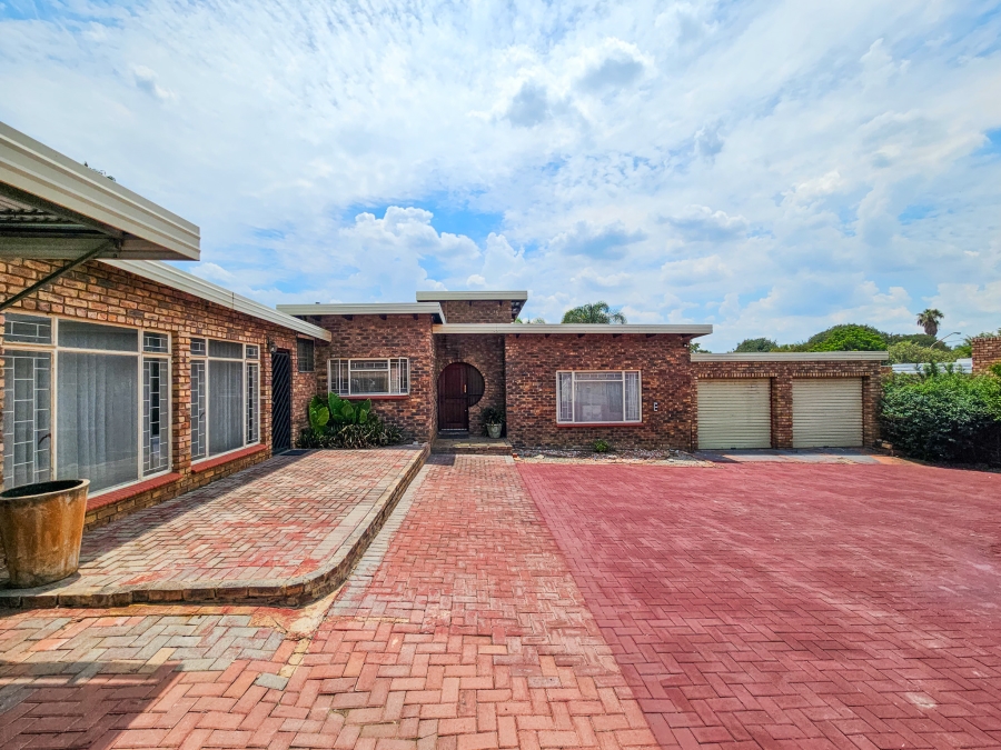 3 Bedroom Property for Sale in Garsfontein Gauteng