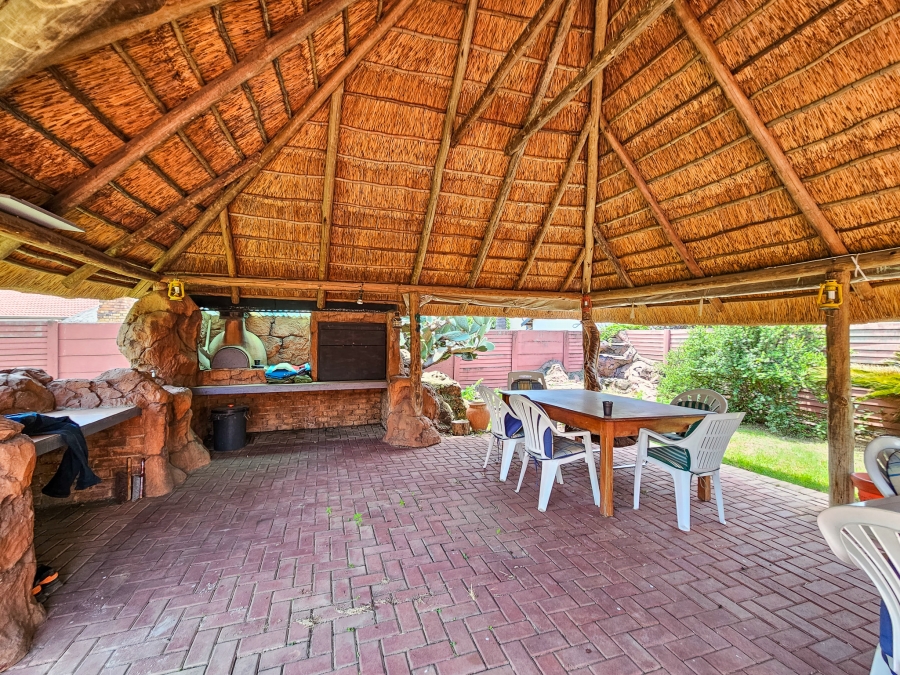 3 Bedroom Property for Sale in Garsfontein Gauteng