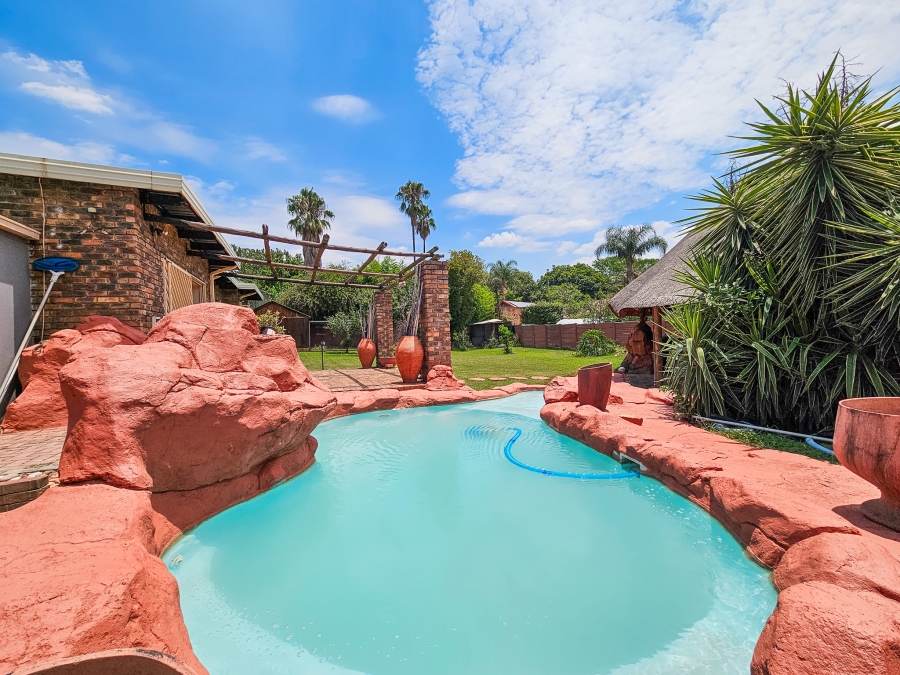 3 Bedroom Property for Sale in Garsfontein Gauteng