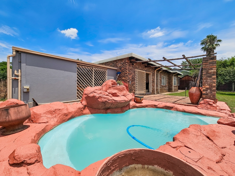 3 Bedroom Property for Sale in Garsfontein Gauteng