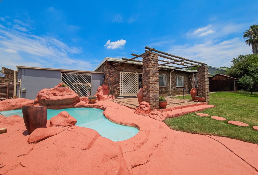 3 Bedroom Property for Sale in Garsfontein Gauteng