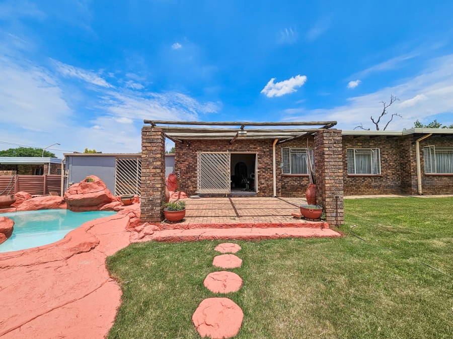 3 Bedroom Property for Sale in Garsfontein Gauteng