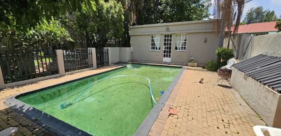 6 Bedroom Property for Sale in Birchleigh Gauteng