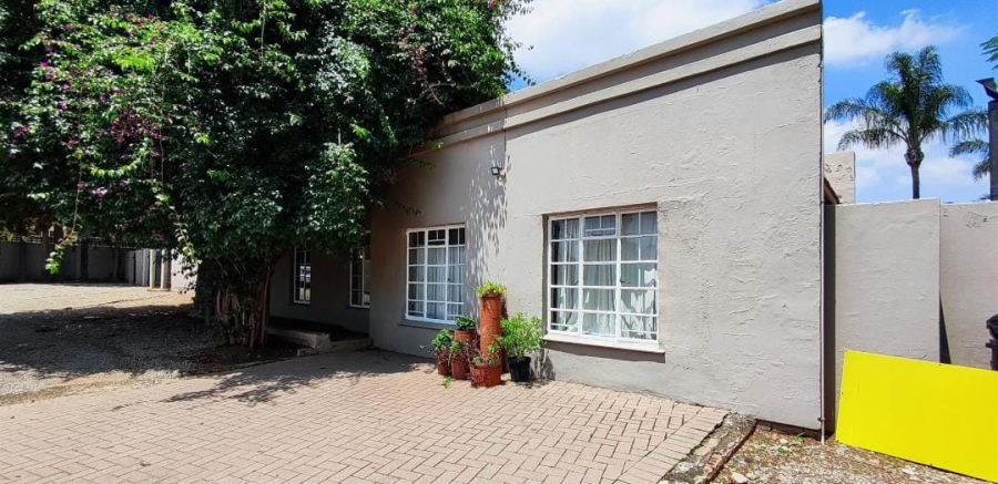 6 Bedroom Property for Sale in Birchleigh Gauteng