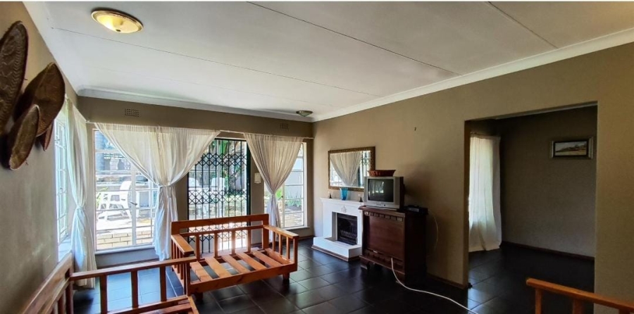 6 Bedroom Property for Sale in Birchleigh Gauteng