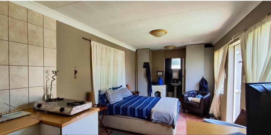 6 Bedroom Property for Sale in Birchleigh Gauteng