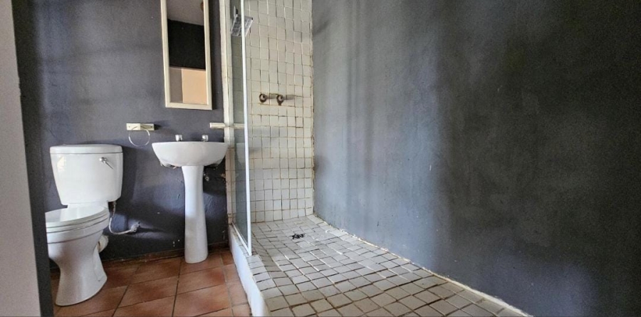 6 Bedroom Property for Sale in Birchleigh Gauteng