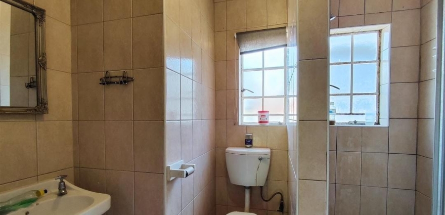 6 Bedroom Property for Sale in Birchleigh Gauteng