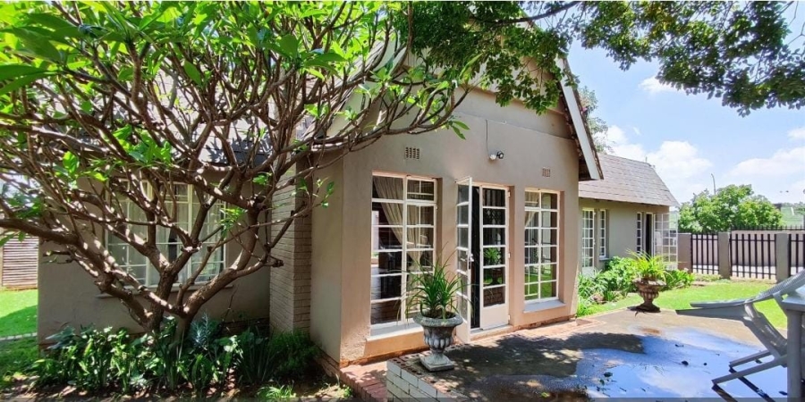 6 Bedroom Property for Sale in Birchleigh Gauteng