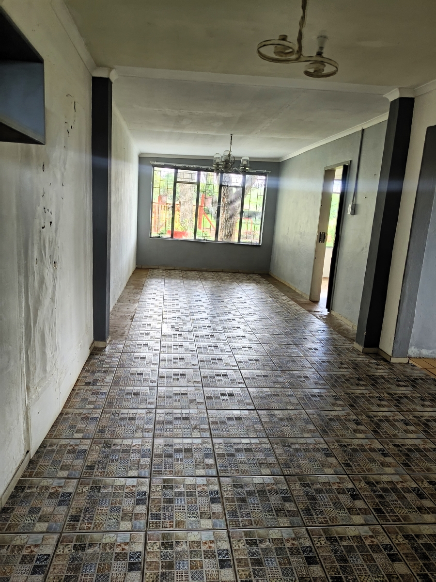 7 Bedroom Property for Sale in Doornkraal Gauteng