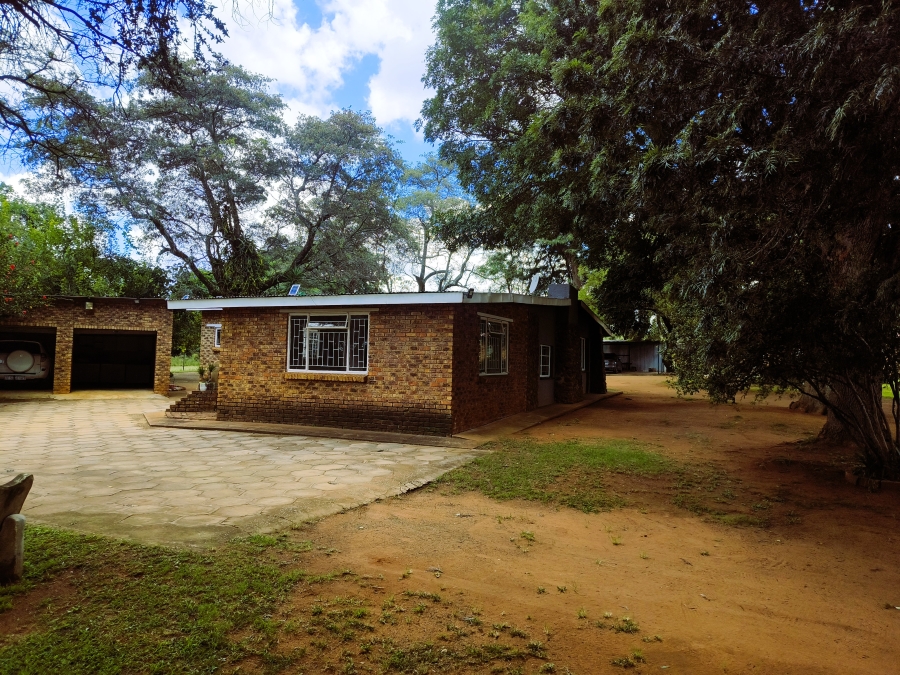 7 Bedroom Property for Sale in Doornkraal Gauteng