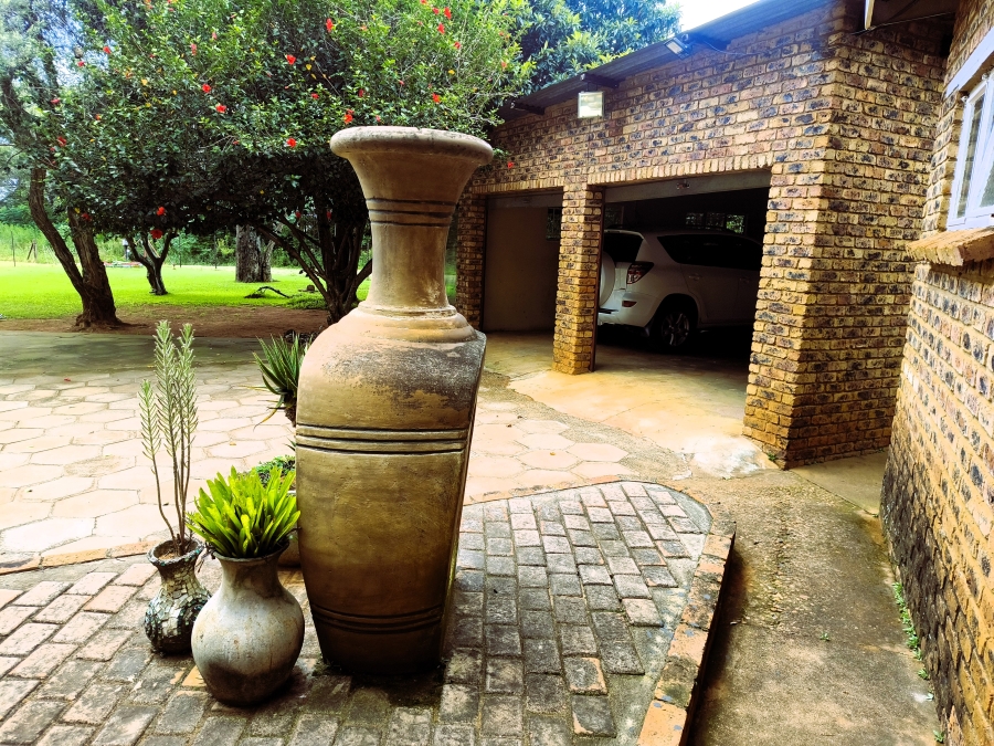 7 Bedroom Property for Sale in Doornkraal Gauteng