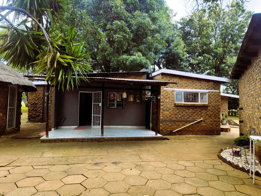 7 Bedroom Property for Sale in Doornkraal Gauteng