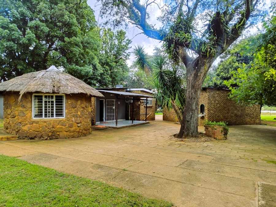 7 Bedroom Property for Sale in Doornkraal Gauteng