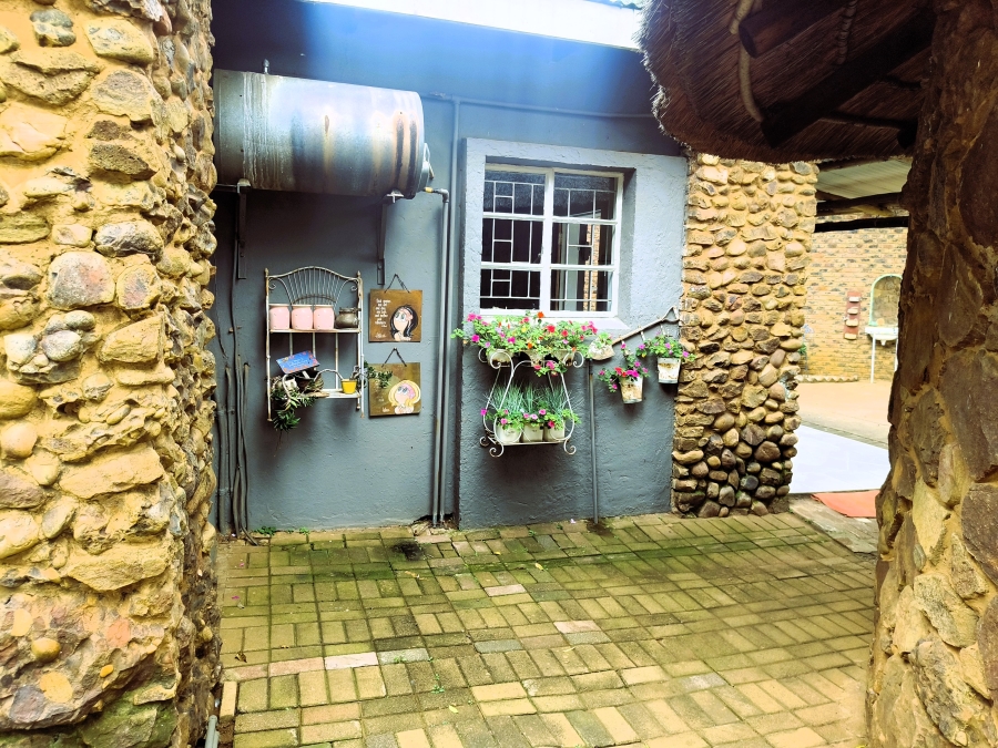 7 Bedroom Property for Sale in Doornkraal Gauteng