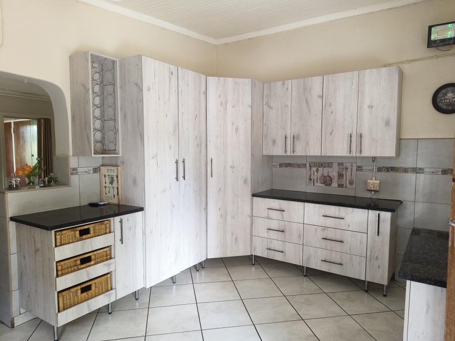 7 Bedroom Property for Sale in Doornkraal Gauteng