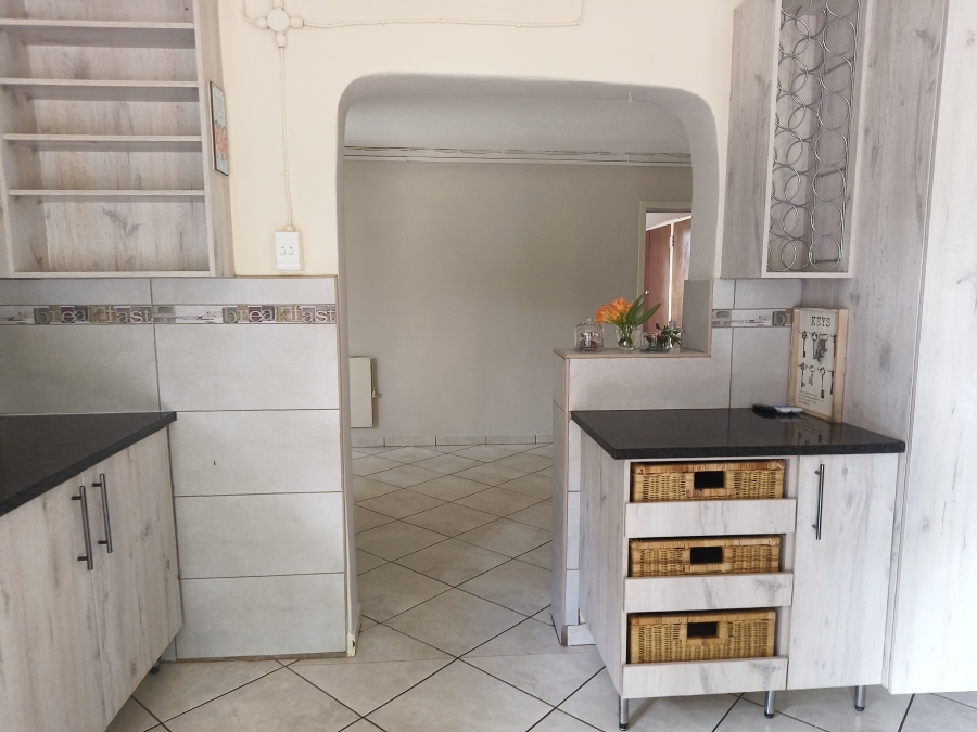 7 Bedroom Property for Sale in Doornkraal Gauteng