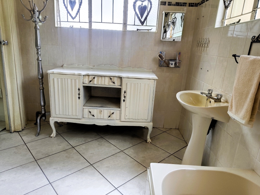 7 Bedroom Property for Sale in Doornkraal Gauteng