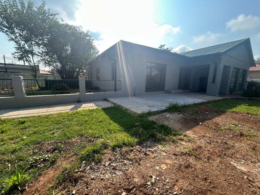 4 Bedroom Property for Sale in Westonaria Gauteng