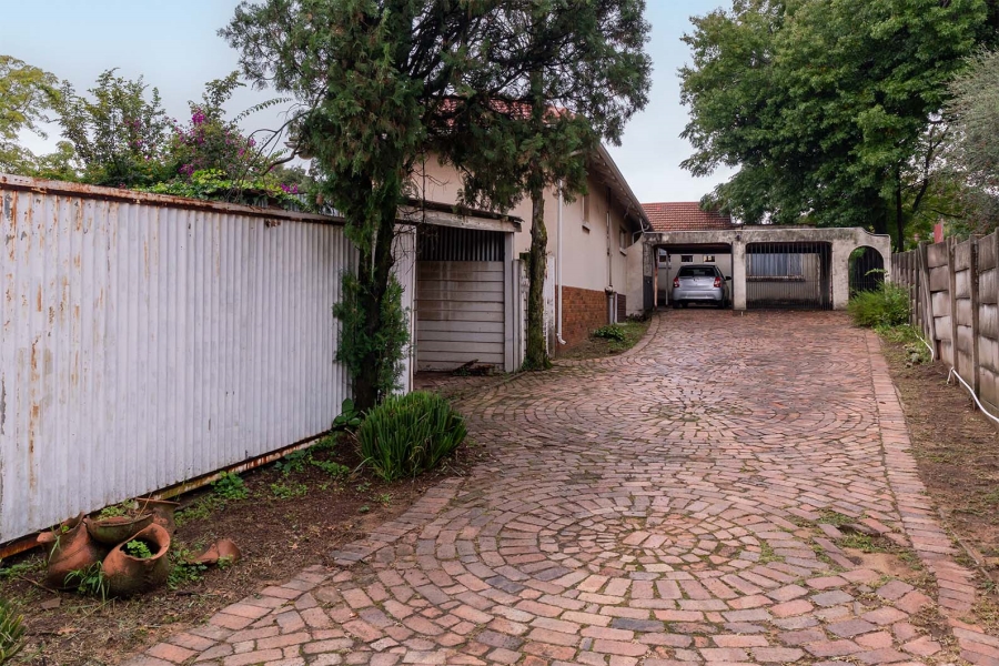 4 Bedroom Property for Sale in Lombardy East Gauteng