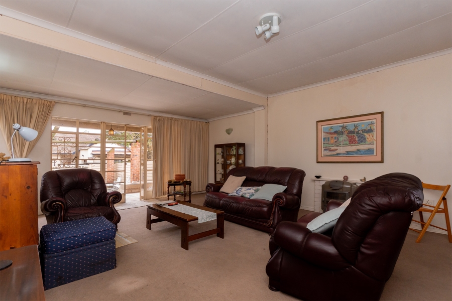 4 Bedroom Property for Sale in Lombardy East Gauteng