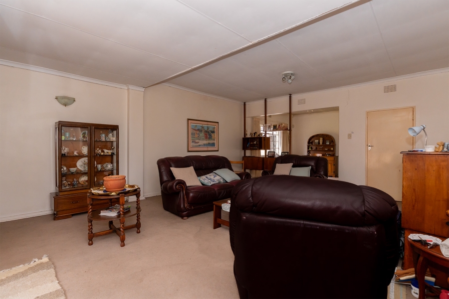 4 Bedroom Property for Sale in Lombardy East Gauteng