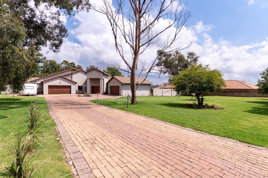 6 Bedroom Property for Sale in Norton Home Estate AH Gauteng