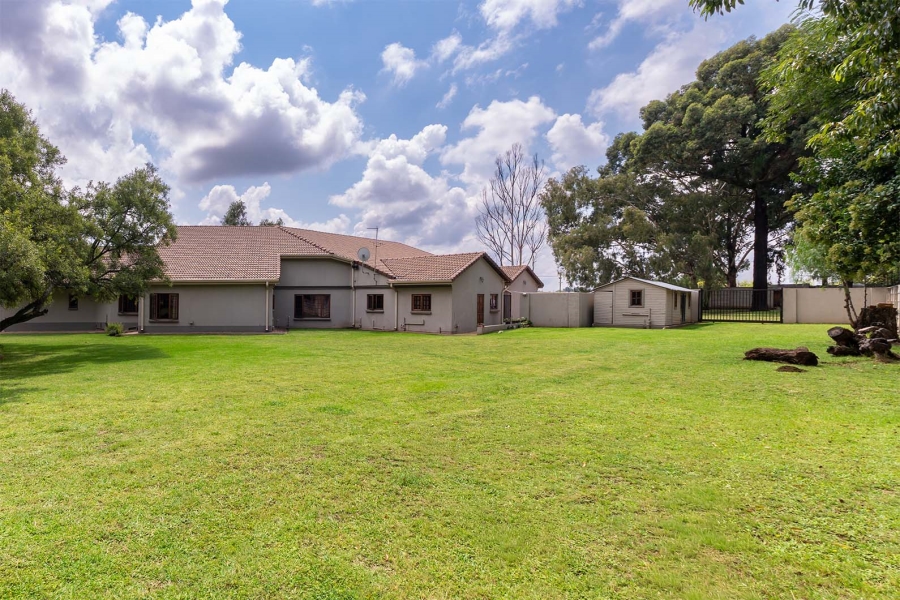 6 Bedroom Property for Sale in Norton Home Estate AH Gauteng