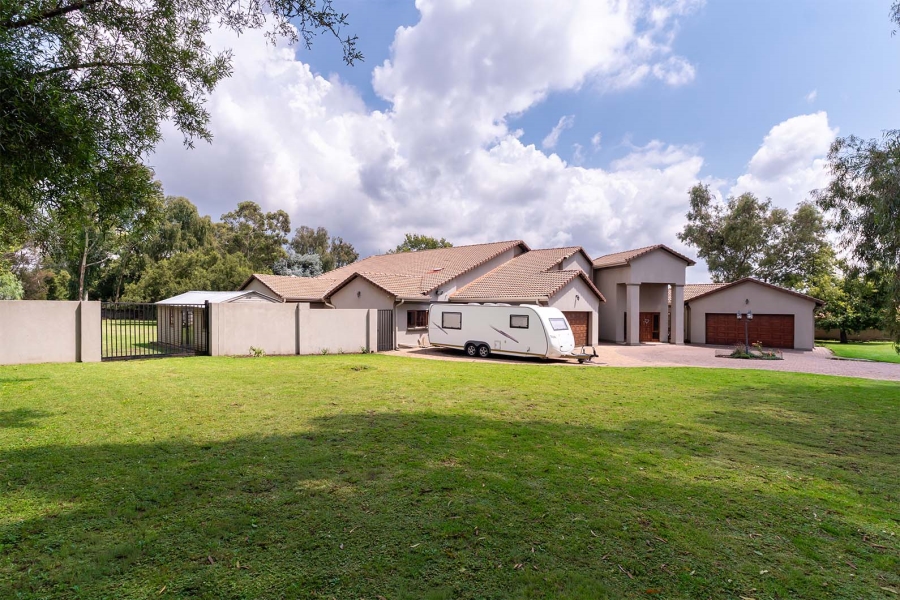 6 Bedroom Property for Sale in Norton Home Estate AH Gauteng