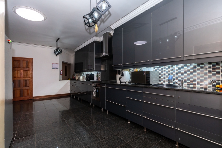 6 Bedroom Property for Sale in Norton Home Estate AH Gauteng