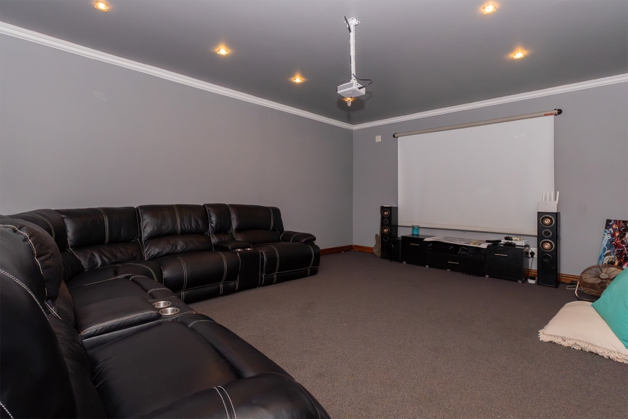 6 Bedroom Property for Sale in Norton Home Estate AH Gauteng