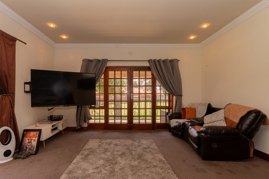 6 Bedroom Property for Sale in Norton Home Estate AH Gauteng