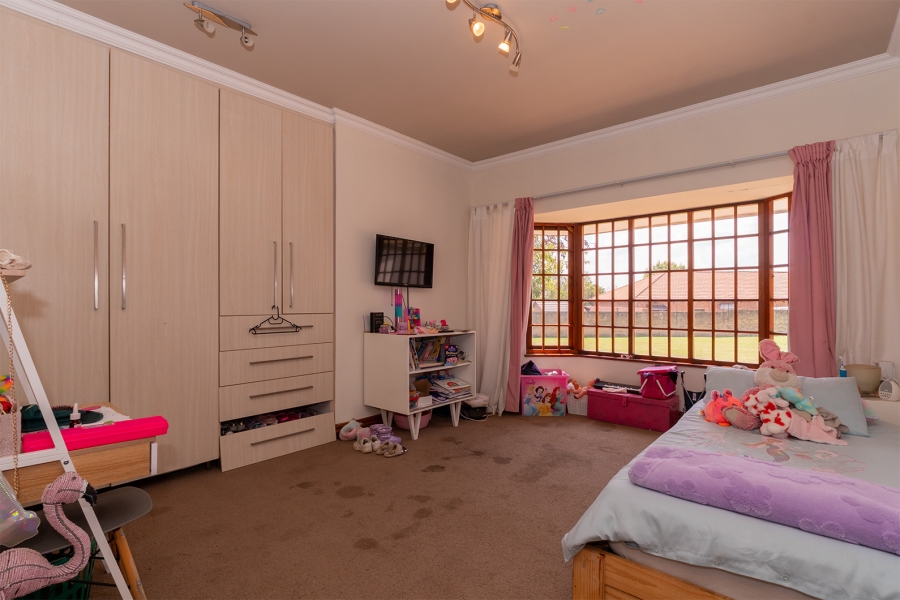 6 Bedroom Property for Sale in Norton Home Estate AH Gauteng