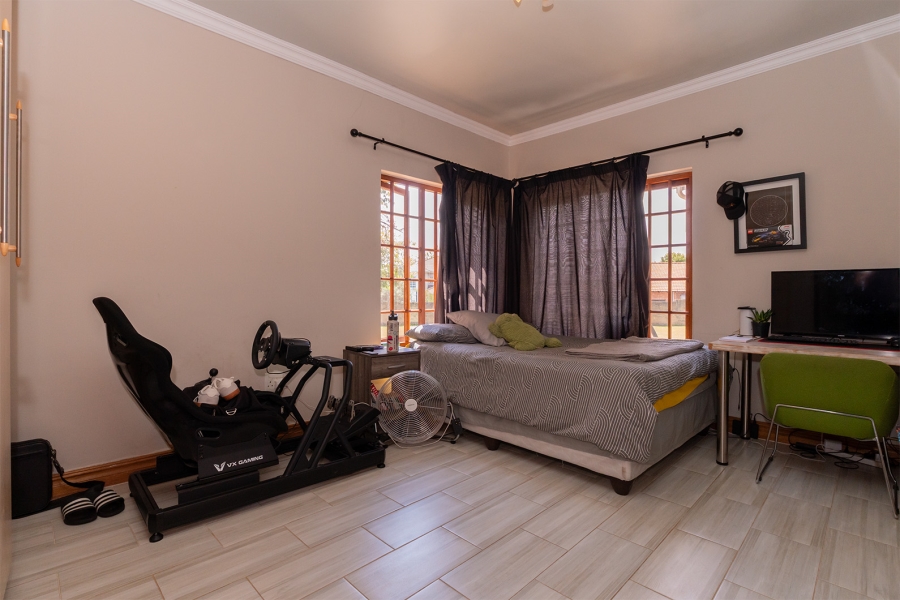 6 Bedroom Property for Sale in Norton Home Estate AH Gauteng