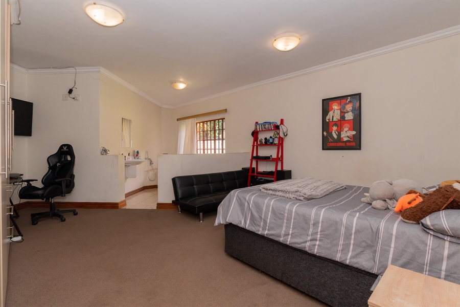6 Bedroom Property for Sale in Norton Home Estate AH Gauteng