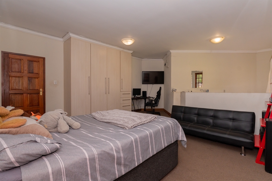 6 Bedroom Property for Sale in Norton Home Estate AH Gauteng