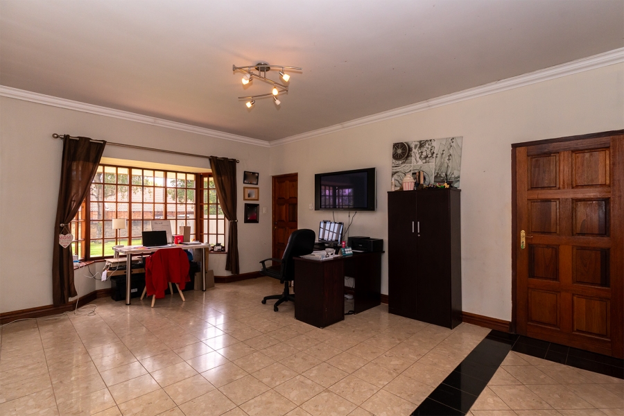 6 Bedroom Property for Sale in Norton Home Estate AH Gauteng