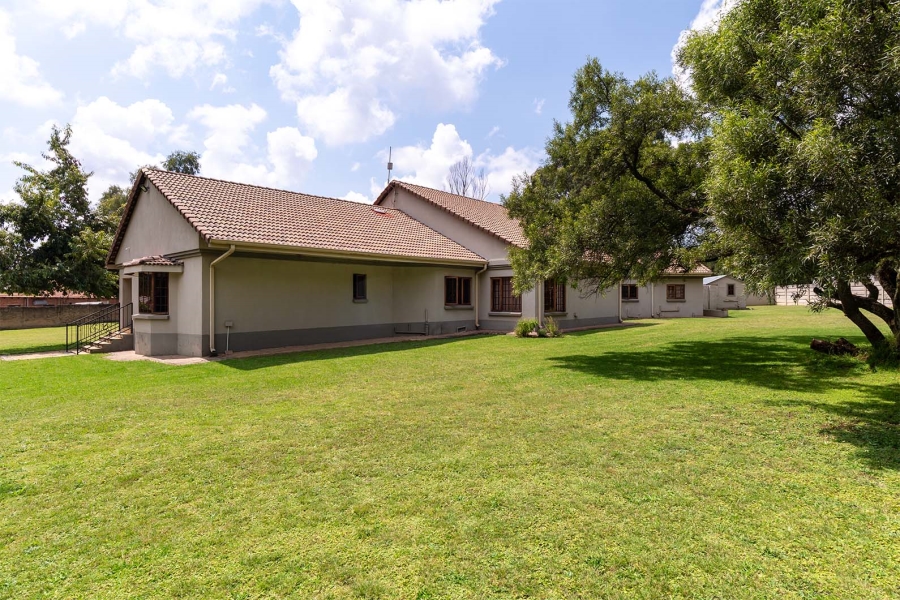 6 Bedroom Property for Sale in Norton Home Estate AH Gauteng