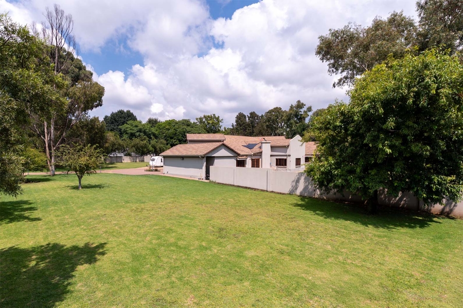 6 Bedroom Property for Sale in Norton Home Estate AH Gauteng